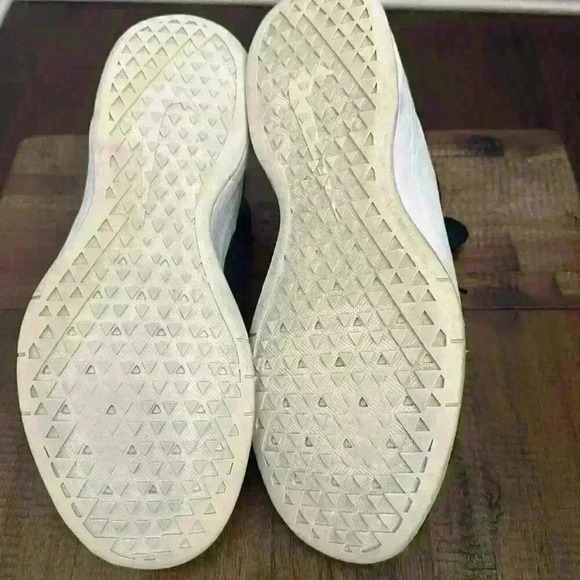 Nike Women’s Air Max Bella TR 2 AQ7492-001 Black Gold Running Shoes Size 10 - Picture 6 of 6